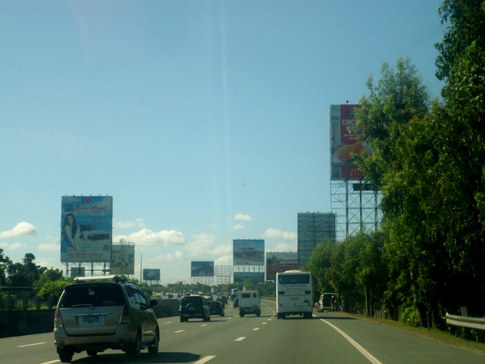2014-11-23_South_Luzon_Expressway_at_Muntinlupa_001