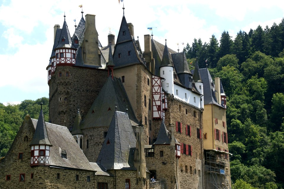 2014.06.21.143043_View_Burg_Eltz