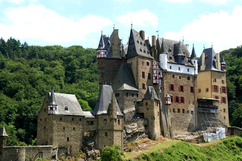 2014.06.21.143243_View_Burg_Eltz
