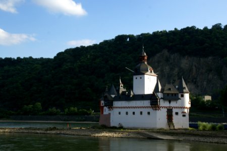 2014.06.21.185609_Burg_Pfalzgrafenstein_Rhine_Kaub_B42