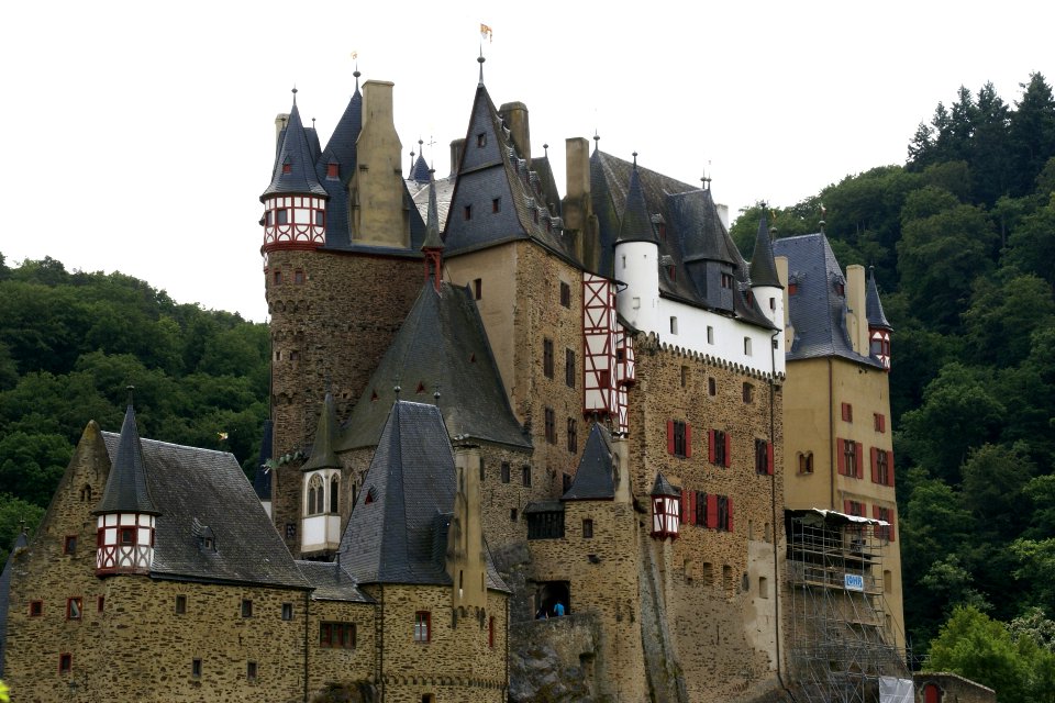 2014.06.21.125102_View_Burg_Eltz
