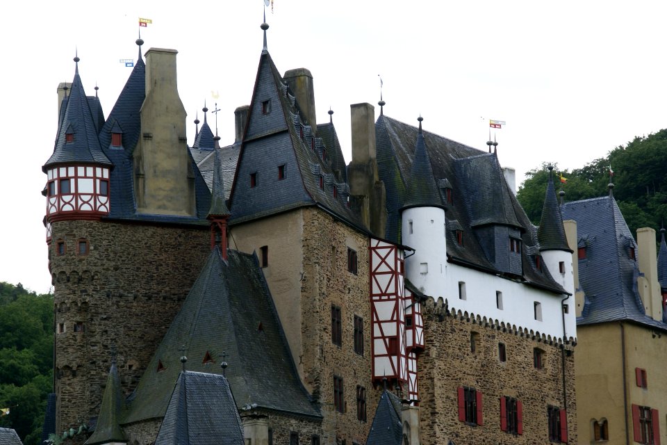 2014.06.21.125037_View_Burg_Eltz