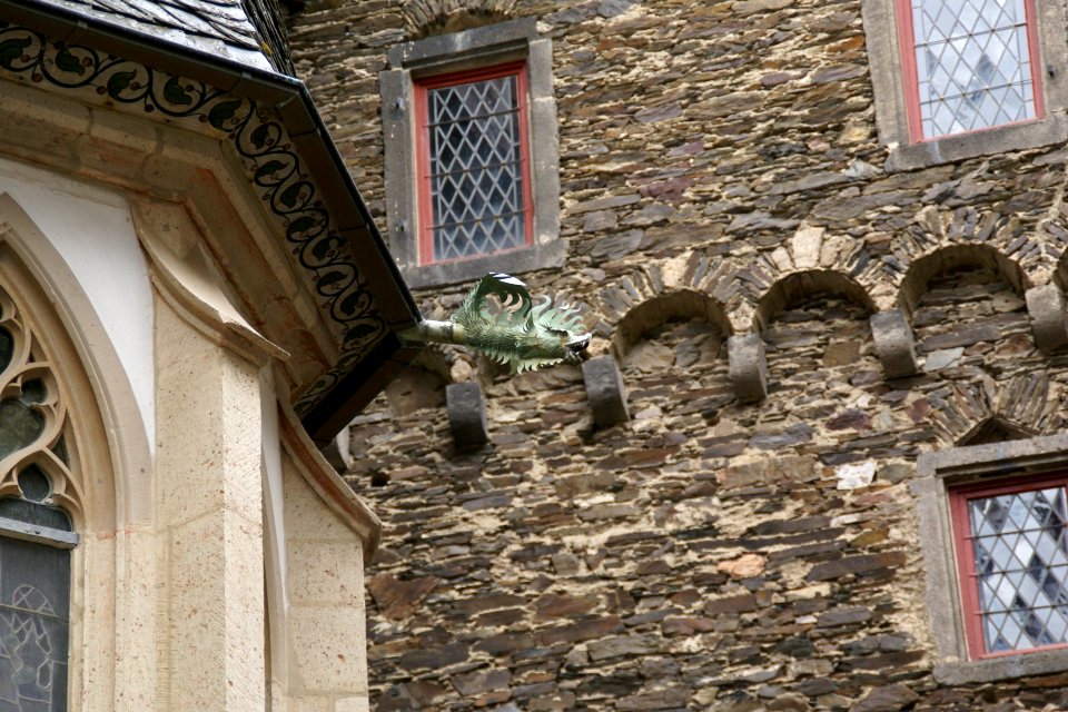 2014.06.21.130732_Dragon_gargoyle_Burg_Eltz