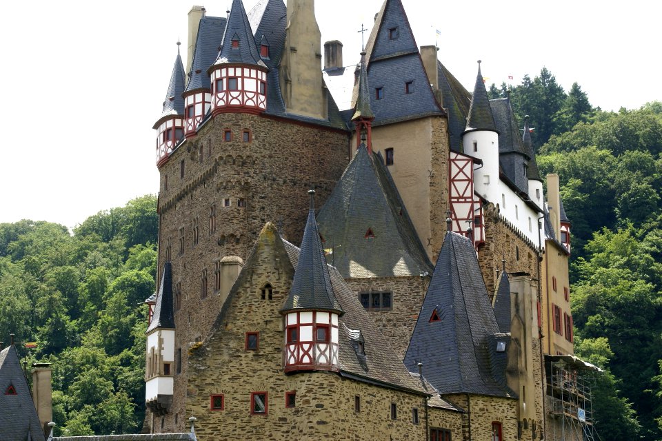 2014.06.21.125420_View_Burg_Eltz