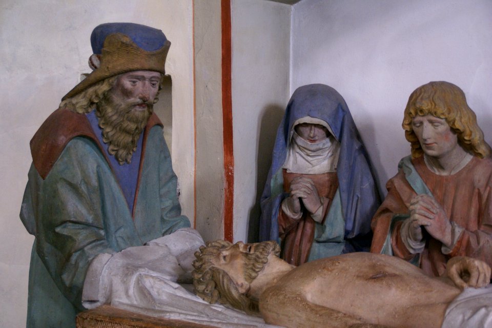 2014.06.21.114223_Christ_sepulture_sculpture_group_Stiftskirche_Münstermaifeld