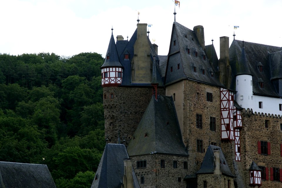 2014.06.21.124843_View_Burg_Eltz