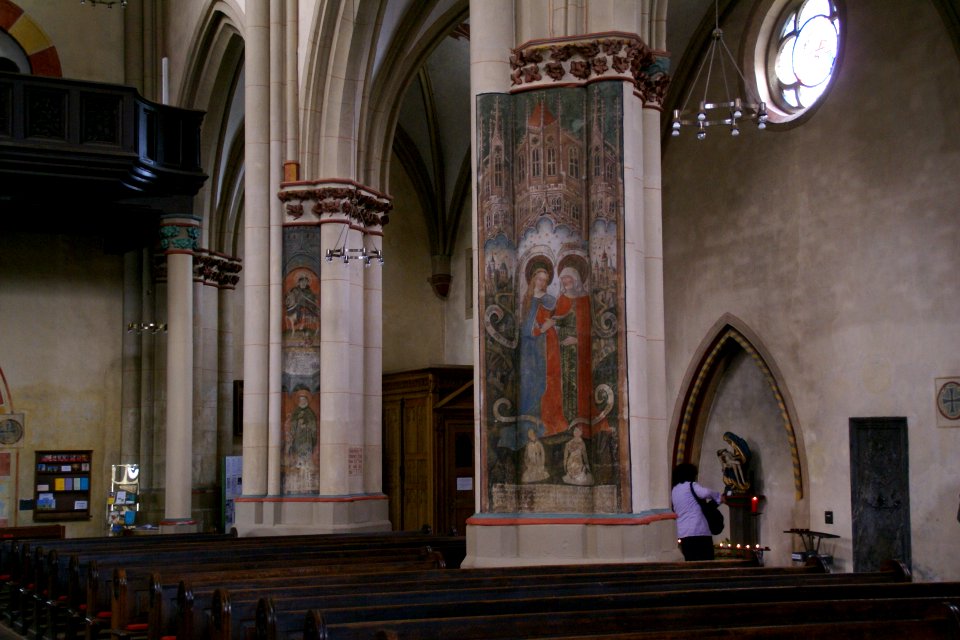 2014.06.21.113440_Frescoes_columns_Stiftskirche_Münstermaifeld