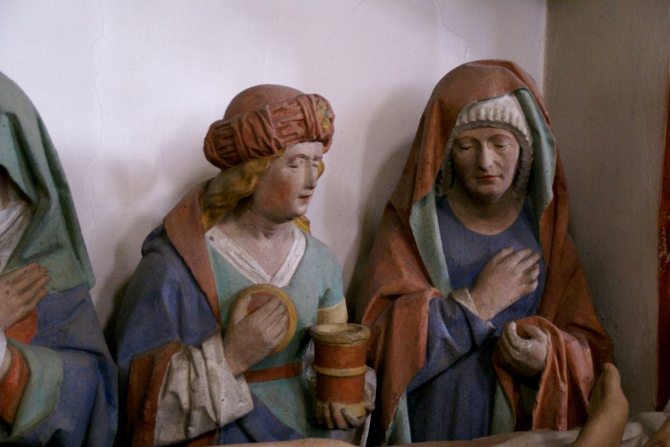 2014.06.21.114201_Christ_sepulture_sculpture_group_Stiftskirche_Münstermaifeld