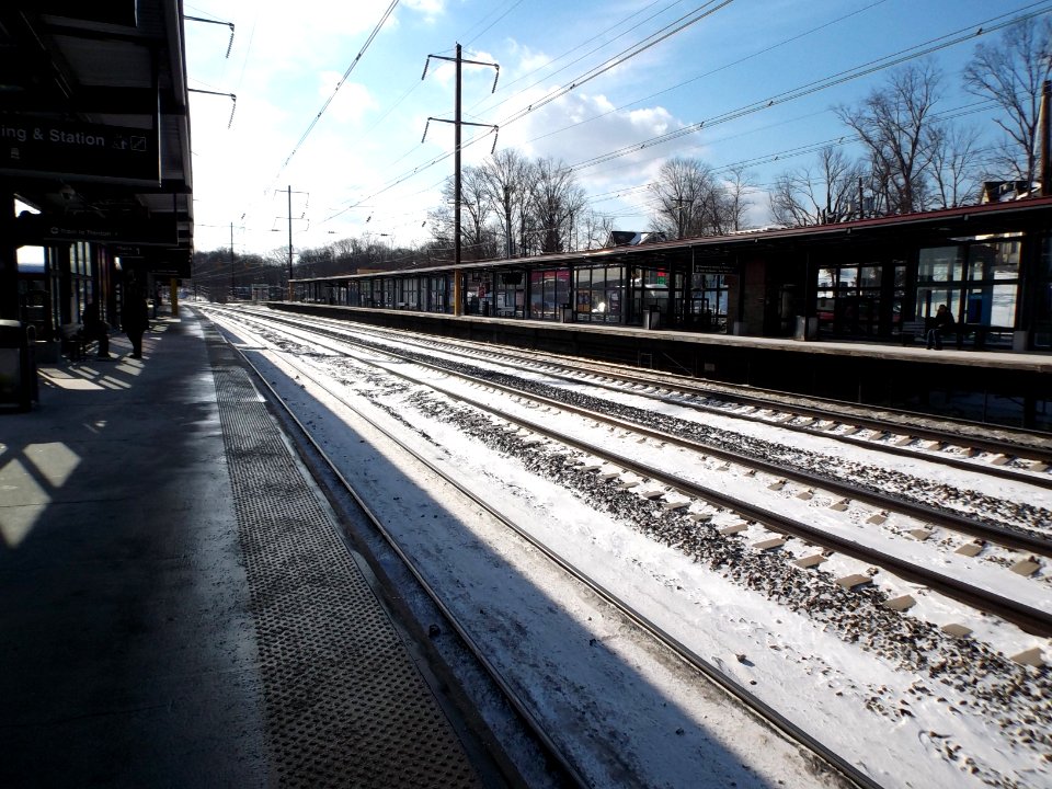 2014.01.23.135717_Metropark_train_station_Iselin_NJ