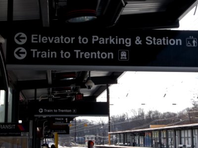 2014.01.23.140256_Sign_Metropark_train_station_Iselin_NJ