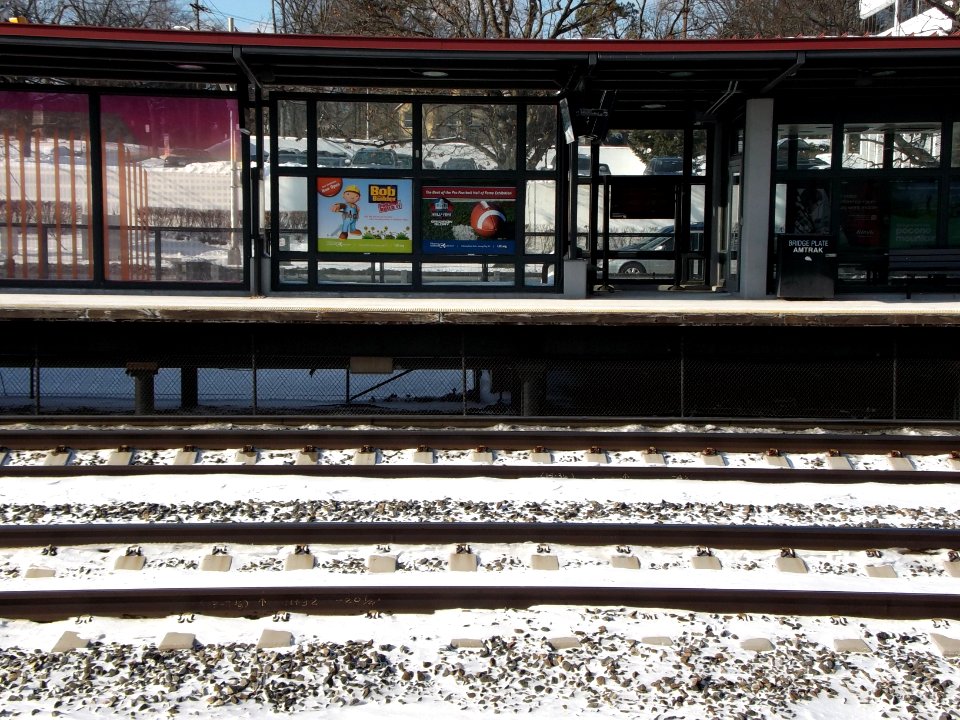 2014.01.23.135820_Metropark_train_station_Iselin_NJ