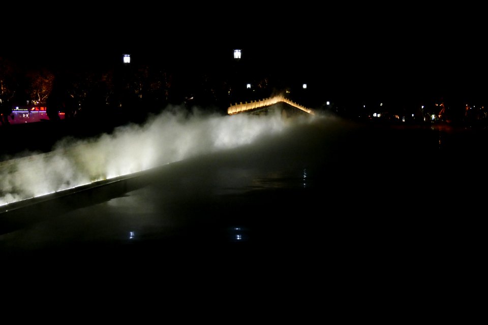2014.11.21.193919_Bridge_causeway_night_Xihu_Hangzhou