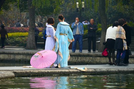 2014.11.21.101923_Women_traditional_clothing_Xihu_Hangzhou