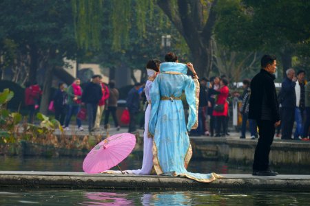 2014.11.21.101951_Women_traditional_clothing_Xihu_Hangzhou