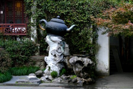 2014.11.21.151405_Tea_kettle_fountain_Hupaomengquan_Hangzhou