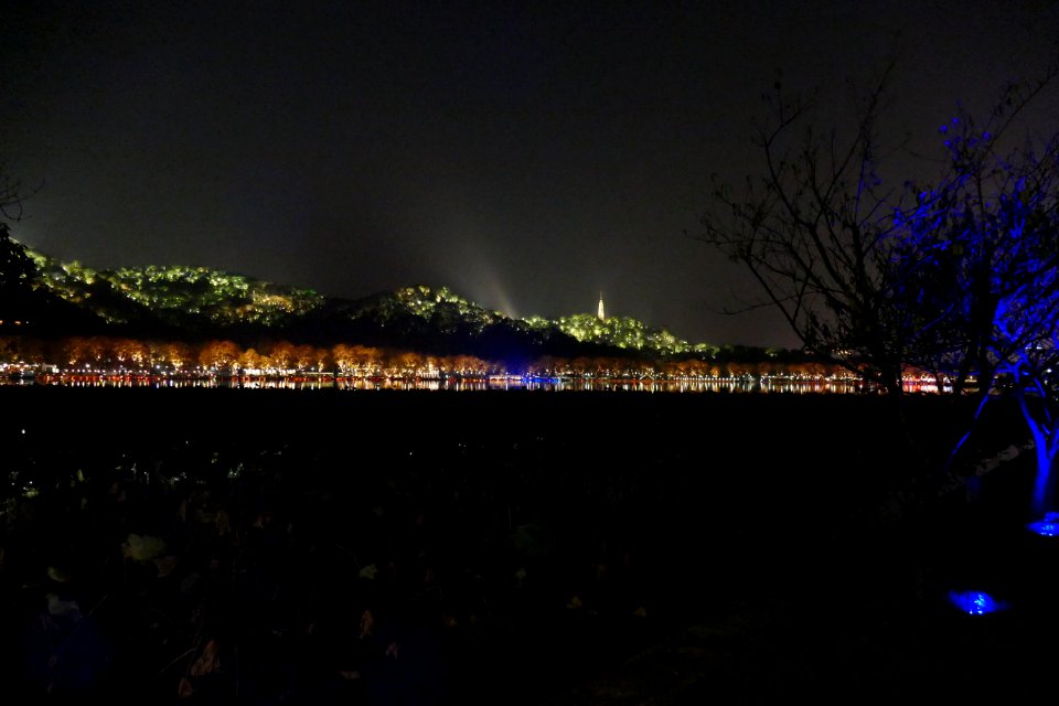 2014.11.21.191215_Baochu_Pagoda_night_Xihu_Hangzhou