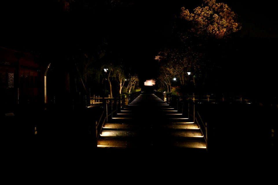 2014.11.21.185145_Zhongsan_Park_night_Xihu_Hangzhou