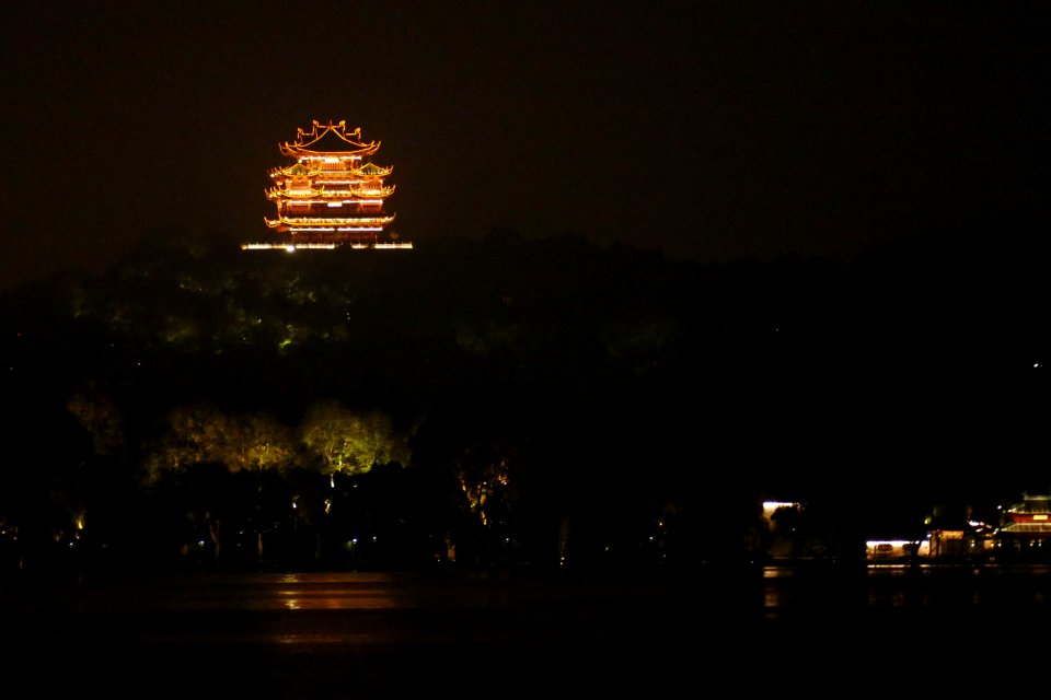 2014.11.21.184448_Chenghuangmiao_night_Wushan_Xihu_Hangzhou