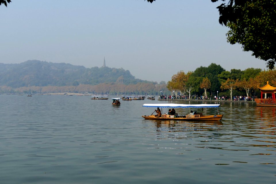2014.11.22.103607_Boats_Sangongyuan_Baochi_Pagoda_Xihu_Hangzhou