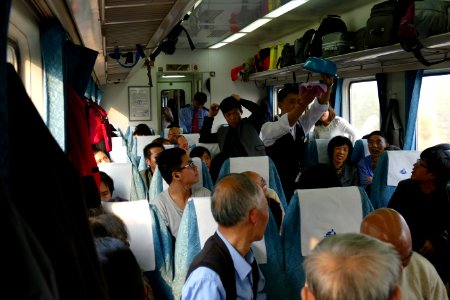 2014.11.22.152244_Vendor_train_Hangzhou-Shanghai_Zhaowang