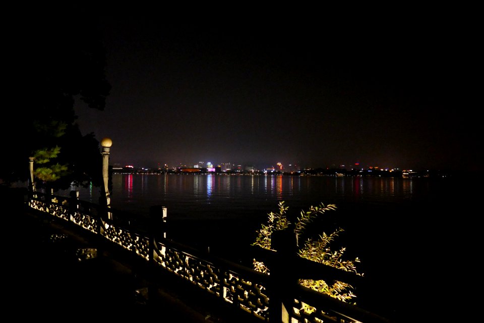 2014.11.21.190338_Nightview_Xihu_Hangzhou