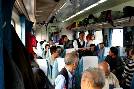 2014.11.22.152249_Vendor_train_Hangzhou-Shanghai_Zhaowang