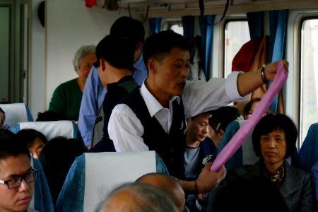 2014.11.22.152312_Vendor_train_Hangzhou-Shanghai_Zhaowang