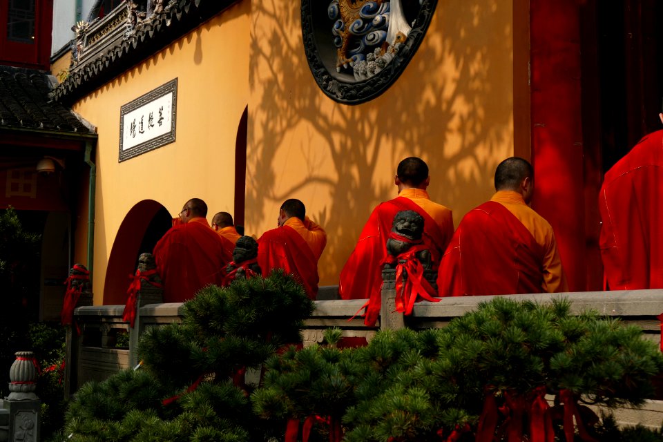 2014.11.17.102444_Monks_Jade_Buddha_Temple_Shanghai