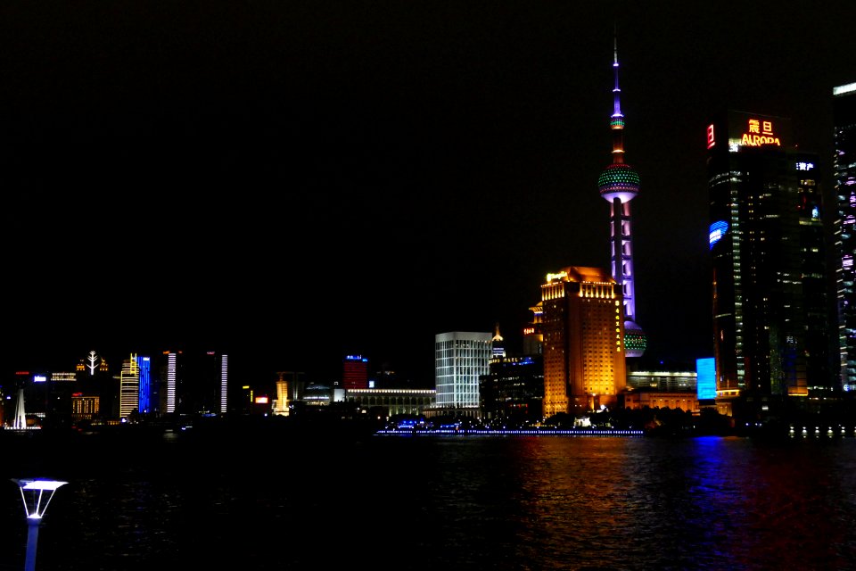 2014.11.15.194002_Oriental_Pearl_Tower_at_night_Pudong_Shanghai