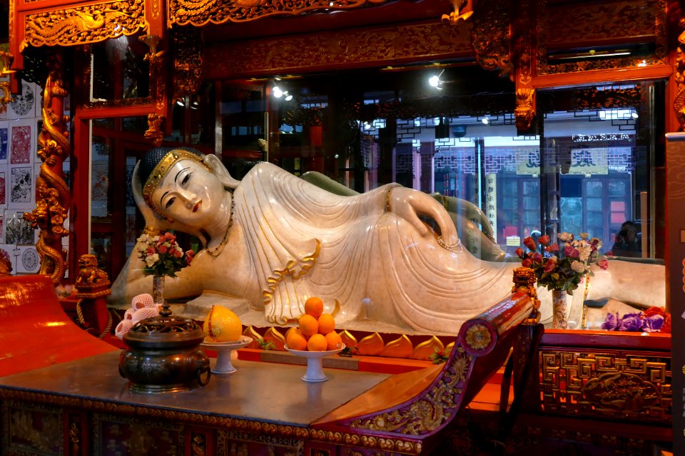 2014.11.17.105136_Reclining_figure_Jade_Buddha_Temple_Shanghai
