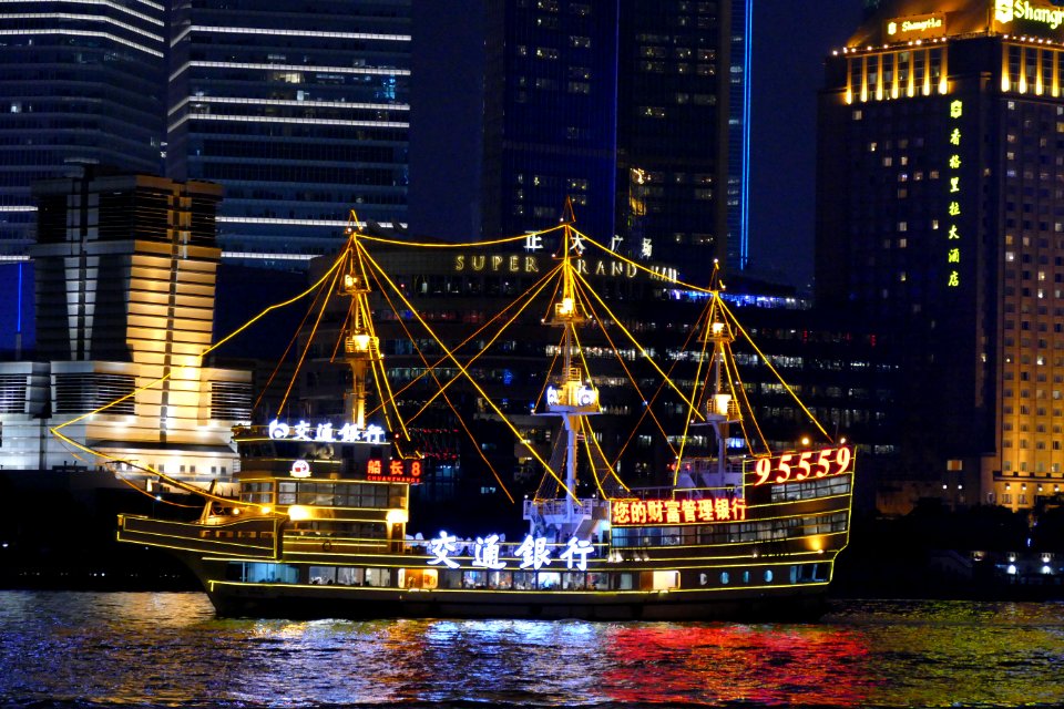 2014.11.15.191258_View_Night_Ship_Pudong_Bund_Shanghai