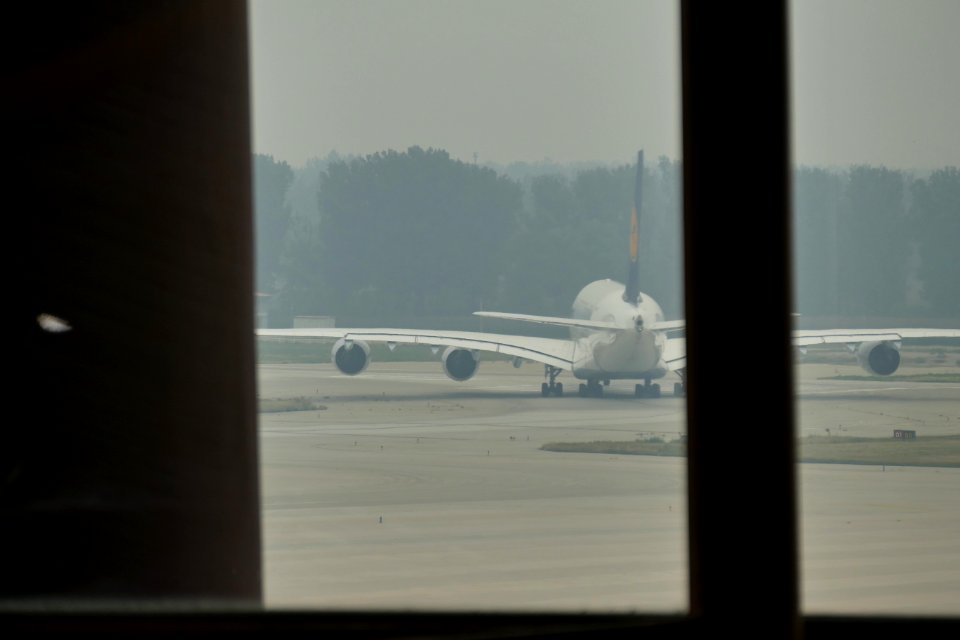 2014.10.01.105422_Lufthansa_LH721_A380-800_Terminal_3_Airport_Bejing