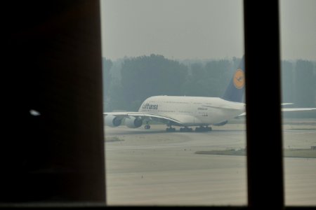 2014.10.01.105437_Lufthansa_LH721_A380-800_Terminal_3_Airport_Bejing photo