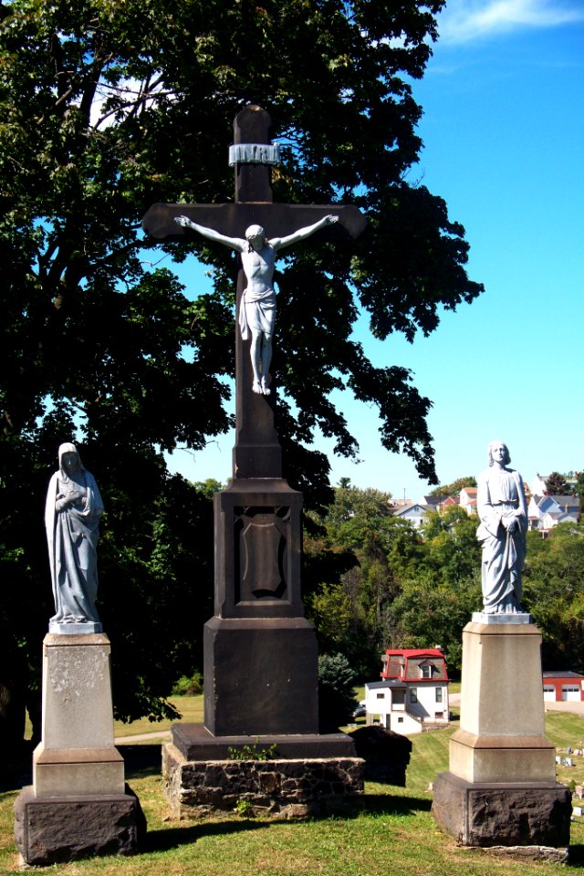 2014-09-24-St-John-Vianney-Cemetery-Calvary-01