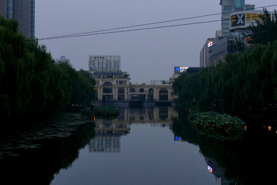 2014.09.25.181217_Landmark_River_Maizidian_Beijing