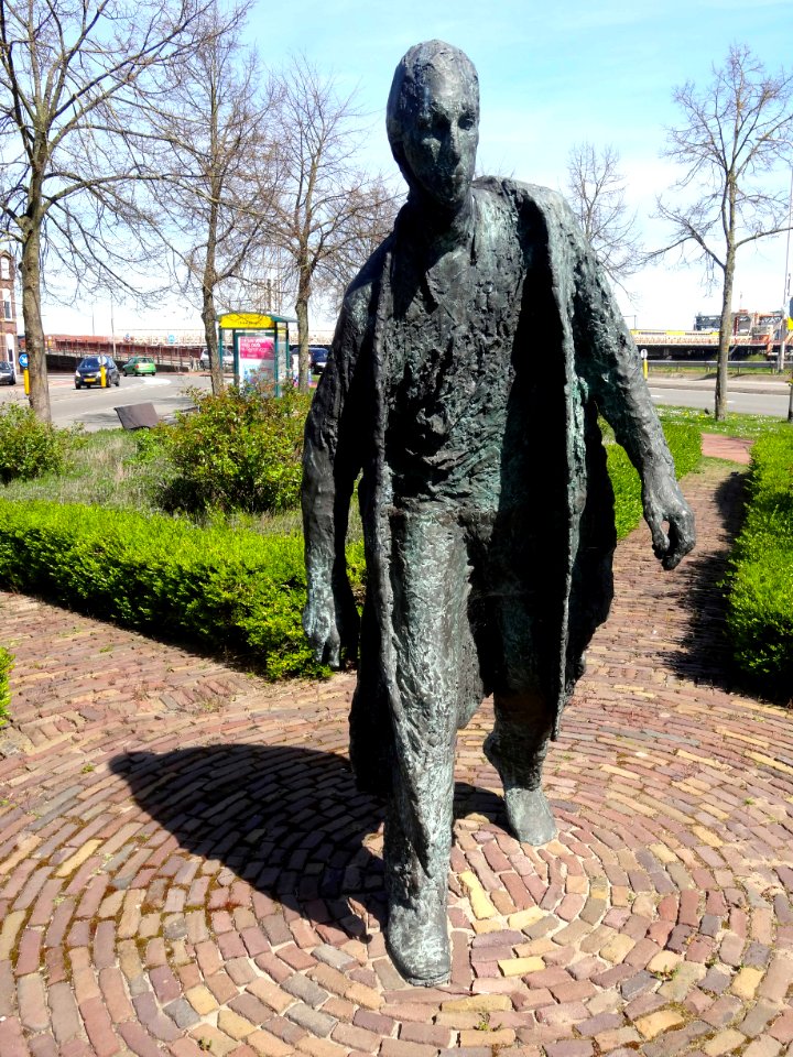 20140421_Lopende_man_door_Peter_-Erftemeijer_Zutphen