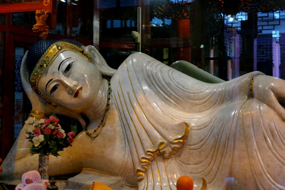 2014.11.17.105145_Reclining_figure_Jade_Buddha_Temple_Shanghai