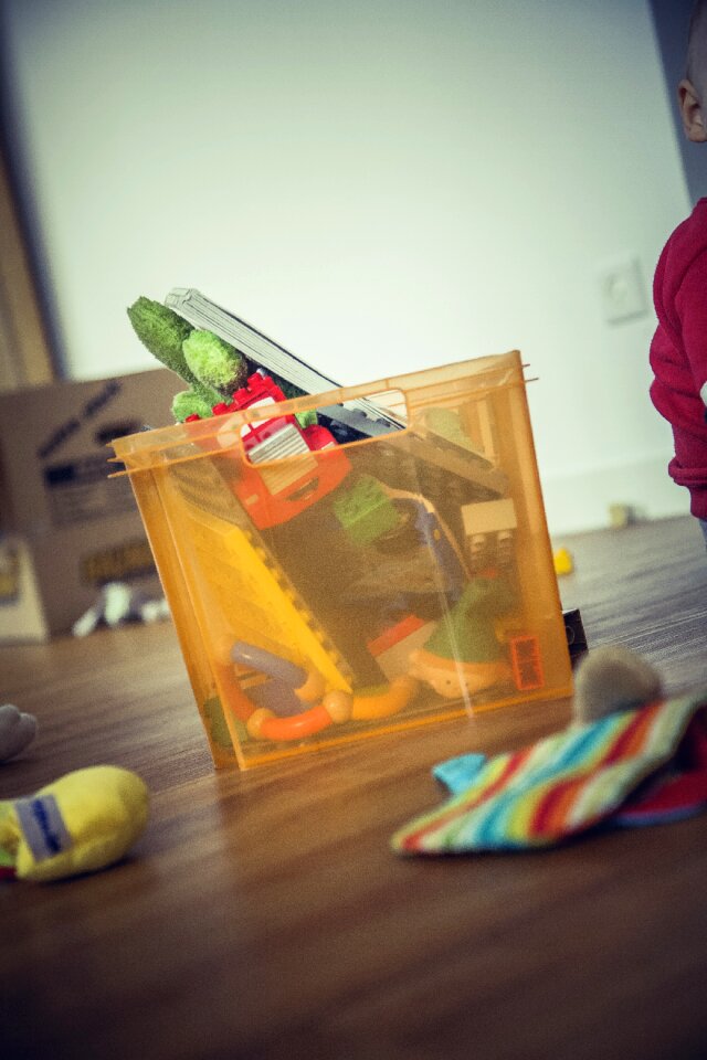 Box mess toys