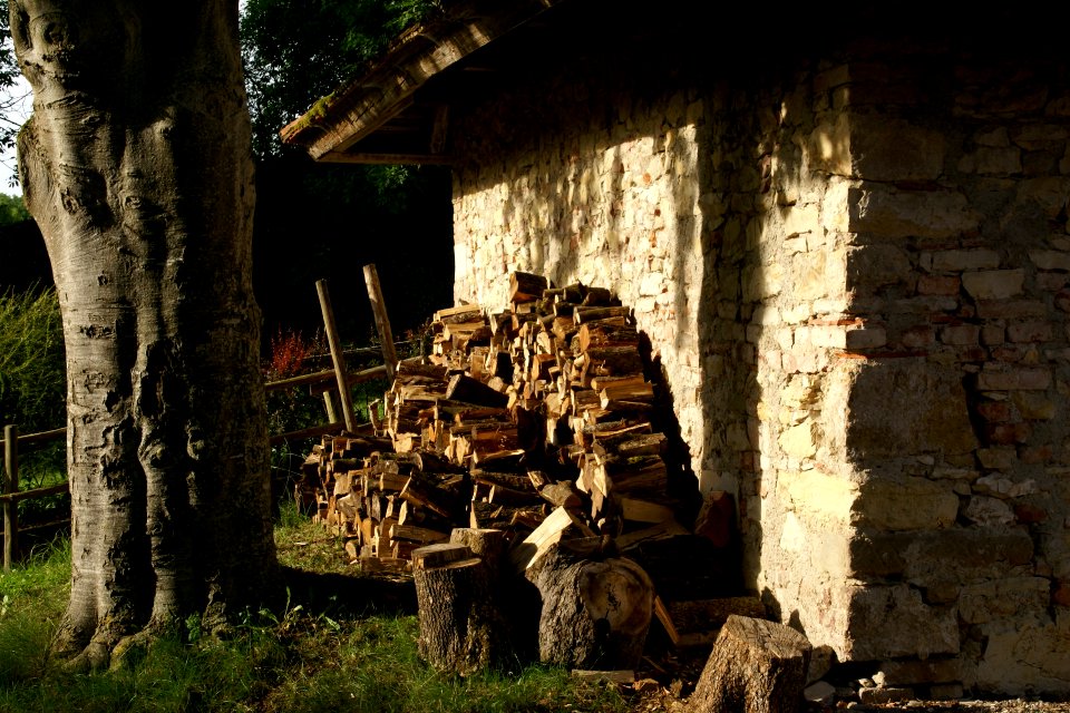2014.07.19.185150_Firewood_stack_Kloster_Heiligkreuztal