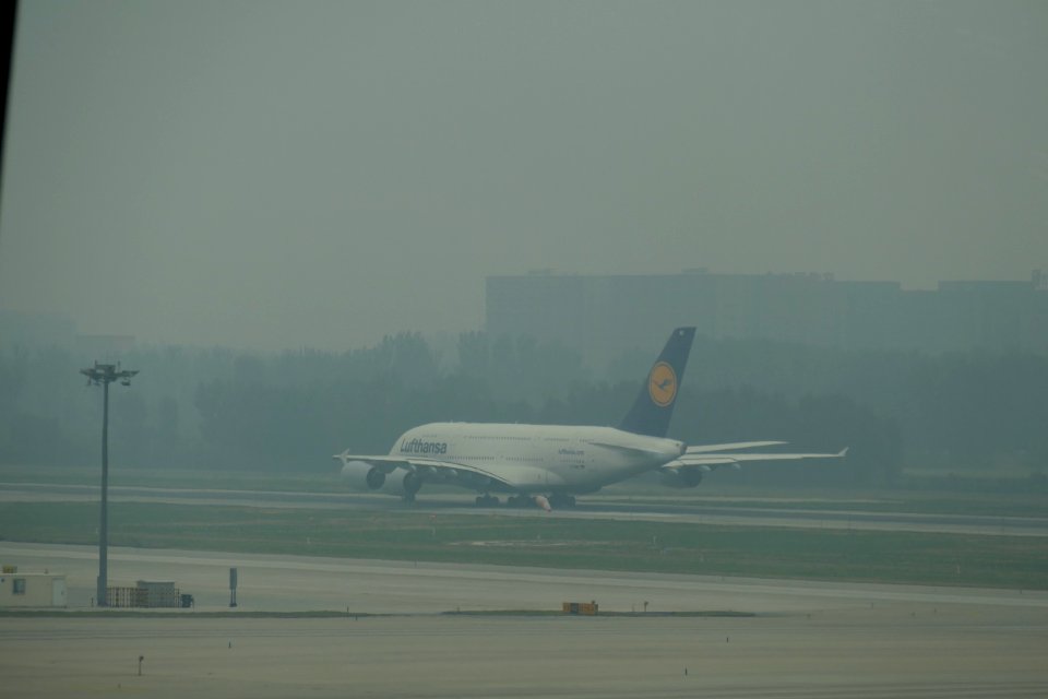 2014.10.01.105507_Lufthansa_LH721_A380-800_Terminal_3_Airport_Bejing
