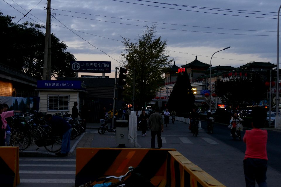 2014.09.29.180423_Tiantan_East_Road_Bejing