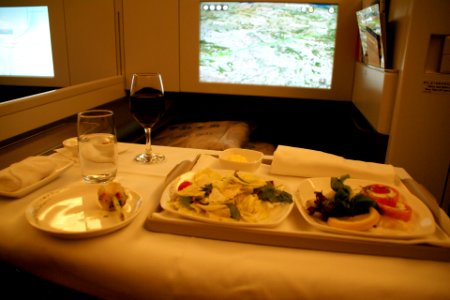 2014.08.16.210409_Dinner_1st_class_China_Airway_CA0932_Frankfurt-Beijing