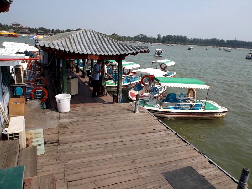 2014.08.27.140224_Boats_Kunming_Hu_Summer_Palace_Beijing