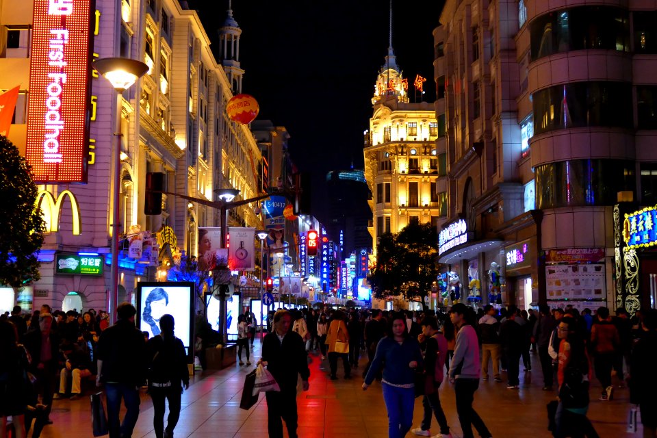 2014.11.15.181406_Nanjing_Road_Pedestrian_Zone_Shanghai