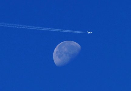 2014.10.13.095956_Airplane_Moon_Grass_Lake_Weed_California_cropped
