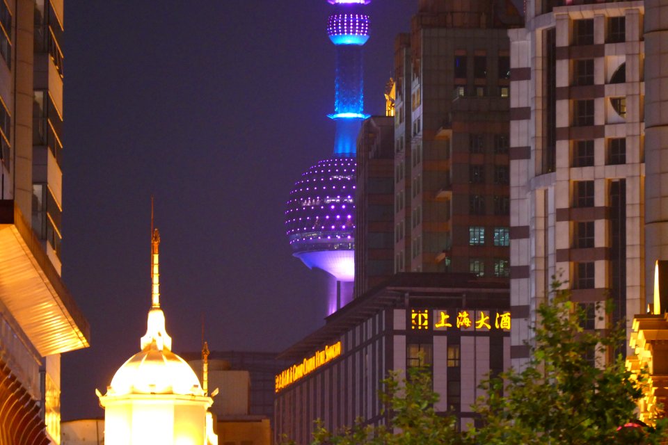 2014.11.15.180627_East_Nanjing_Road_Oriental_Pearl_Tower_Shanghai