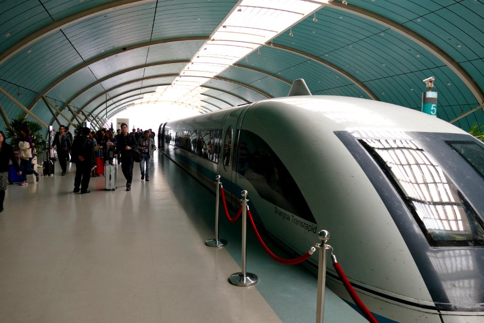 2014.11.15.141113_Maglev_train_Longyang_Road_Station_Shanghai
