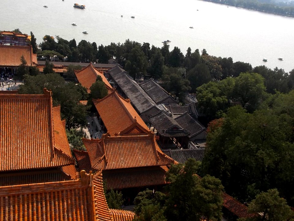 2014.08.27.133225_View_Kunming_Hu_roofs_Foxiang_Ge_Summer_Palace_Beijing