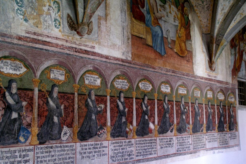 2014.07.19.183254_Frescoes_abbesses_cloister_Kloster_Heiligkreuztal