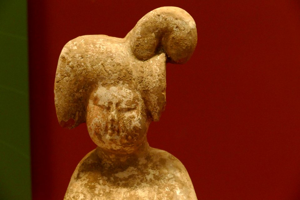 2015.05.18.114326_Court_lady_figurine_(Tang_Dynasty_618_-_907)_Heritage_Museum_Sha_Tin_Hong_Kong